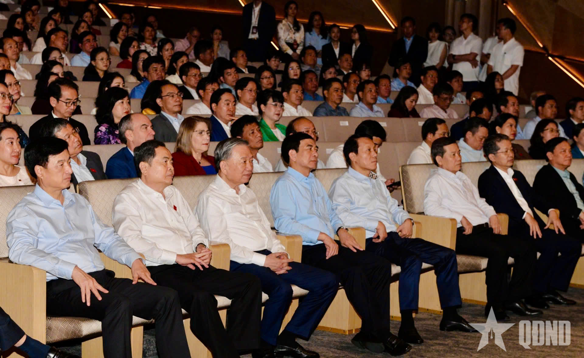 Tổng Bí thư, Chủ tịch nước Tô Lâm dự chương trình nghệ thuật “Tổ quốc trong tim”